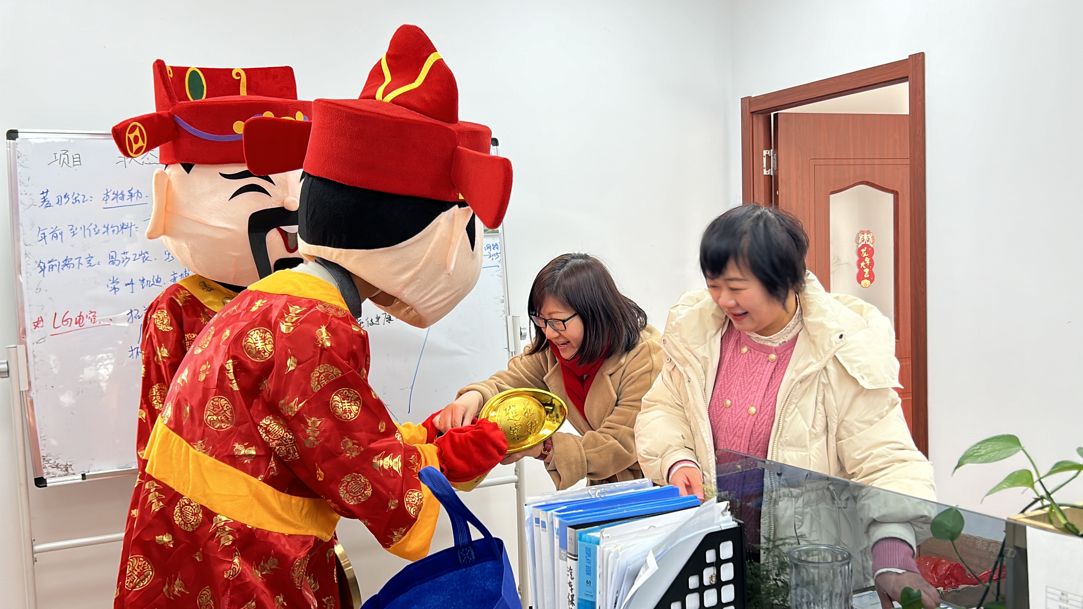 安嘉25年開(kāi)工發(fā)紅包 安嘉25年開(kāi)工發(fā)紅包