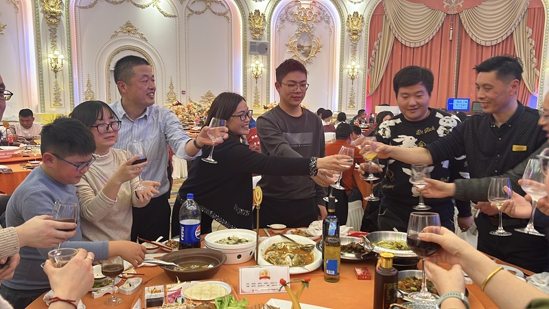 安嘉2025年年會(huì)敬酒-4 安嘉2025年年會(huì)敬酒-4