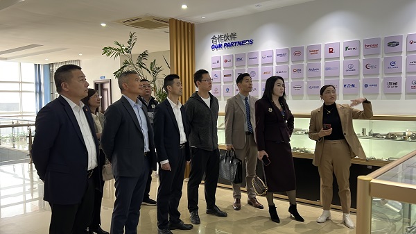 蘇抖會(huì)人員參觀